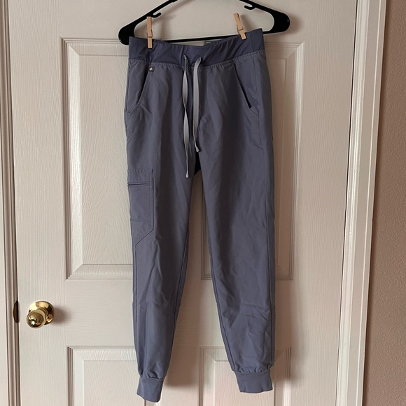 FIGS technical collection scrubs - Picture 4 of 7